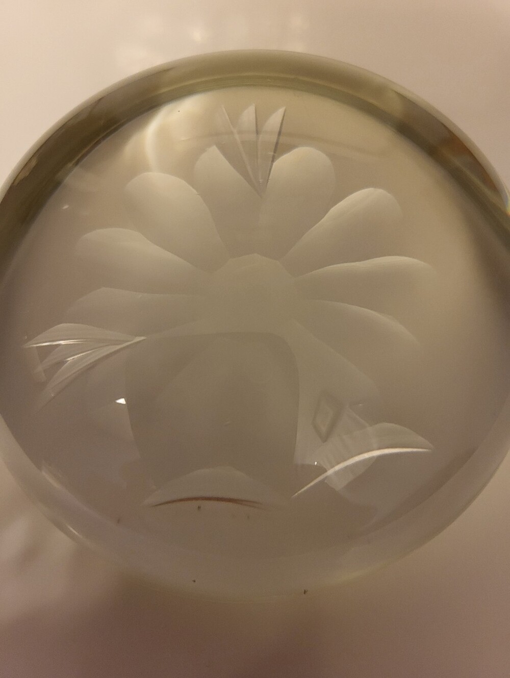 VTG.4 In.Dome Shaped Art Glass Paperweight with Etched White Flower - Home Art - Picture 4 of 11